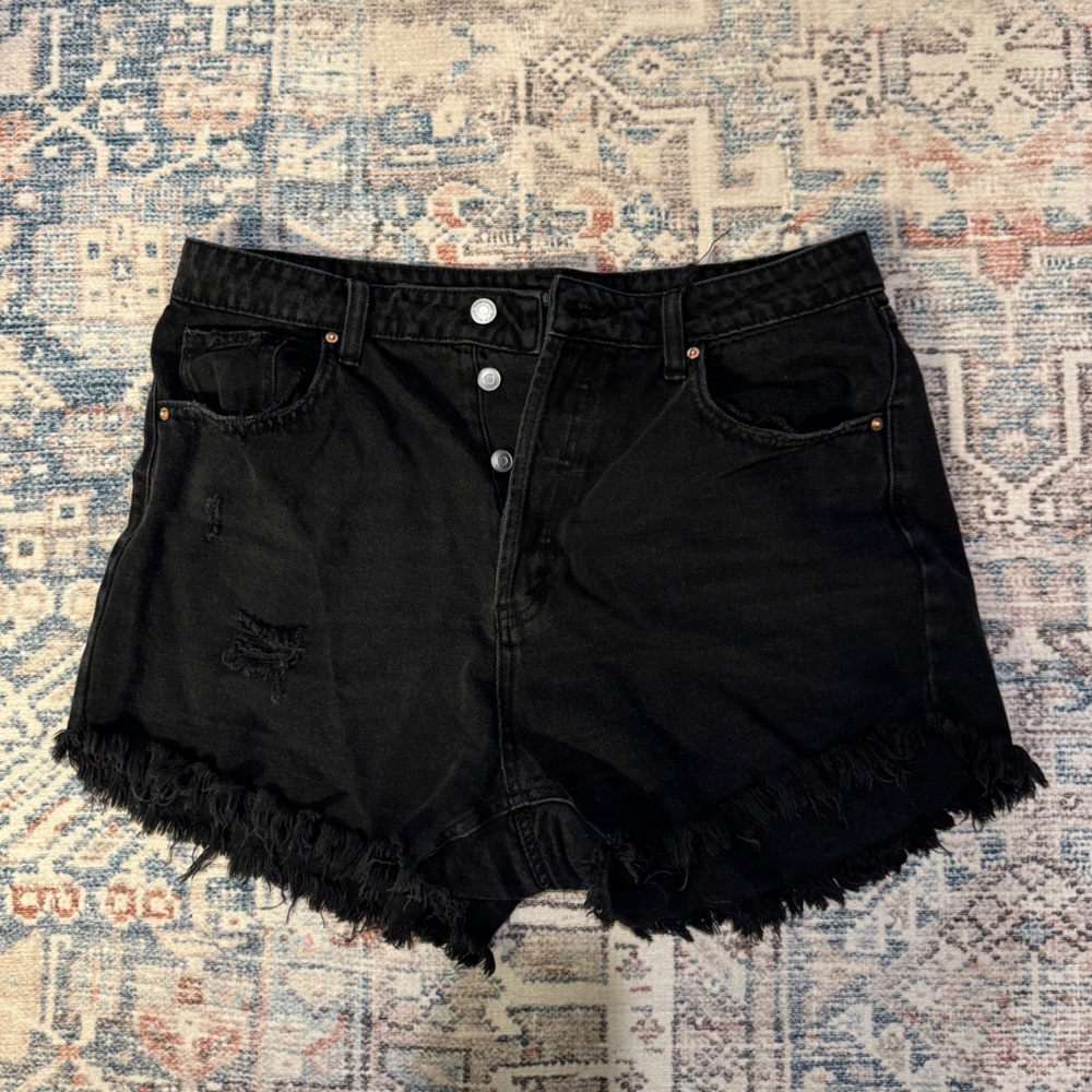 Multiple buttons black jean shorts!